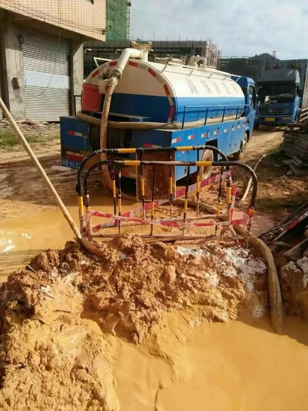 谢通门工地淤泥清淤