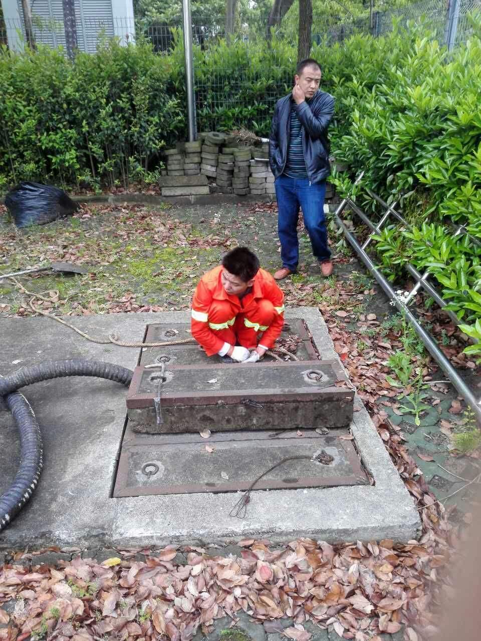 谢通门吸污抽粪