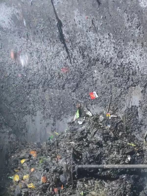 谢通门污水池清理